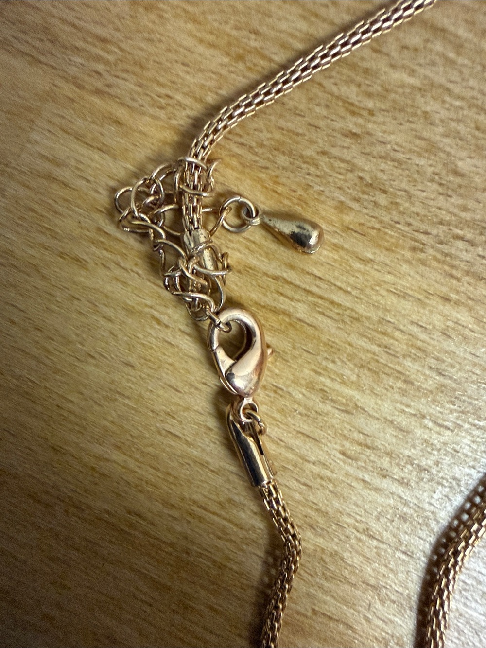 Rose gold long pendant barrel necklace with rhinestone filled heart charm - Picture 4 of 5